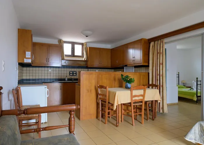 מלון דירות Areti 3*